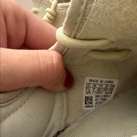 Men/woman adidas Yeezy Boost 350 V2 - Picture 6 of 7